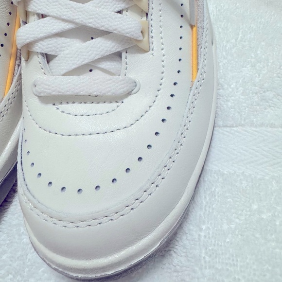 Nike Unisex-Adult Low-top Sneakers | Size 4.5 |cream/orange color - Picture 10 of 12